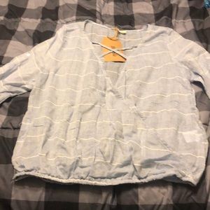 Listicle top mid sleeve NWT